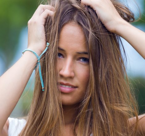 Electrizarea părului vara: Evită greșelile comune